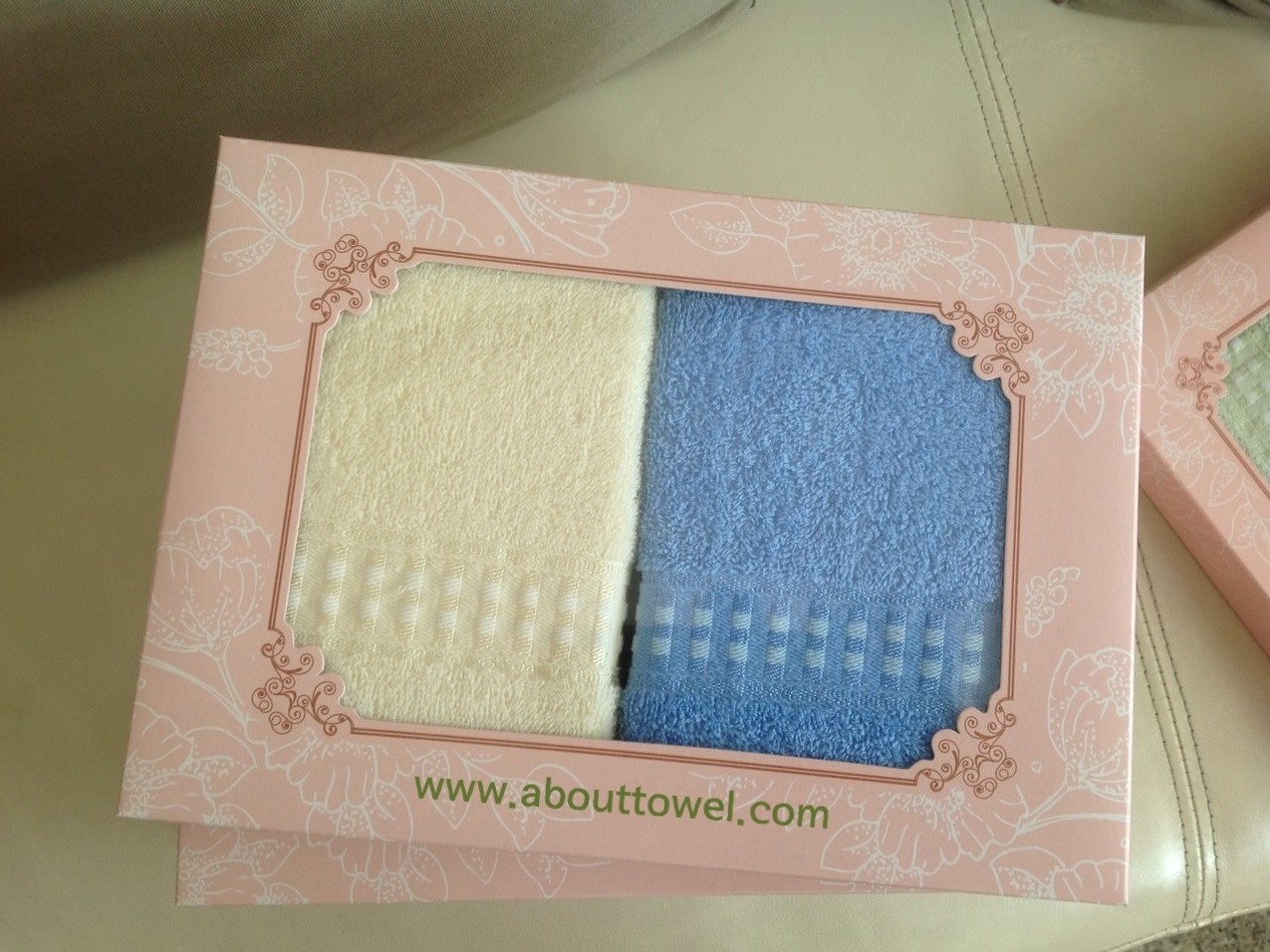 กด “สั่งซื้อ” เพื่อดูรูปสินค้าเพิ่มเติม ผ้าขนหนูรับไหว้ใช้ในพิธียกน้ำชา หรือ ของชำร่วย สำหรับแจกในงานแต่งงาน พิเศษมีบริการปักโลโก้