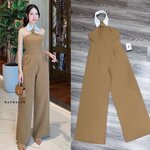 จั๊มสูทขายาวกึ่งเกาะอก แต่งคอปกคล้องคอตรงกลางแต่งเหมือนเนกไทน์ในตัวสุดเก๋ ใส่สบาย : สินค้าคุณภาพ (พร้อมส่ง)