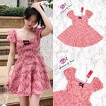 มินิเดรสแขนพอง คอเหลี่ยมแสนสวย รุ่นนี้น่ารักมากแม่ เนื้อผ้าดอกไม้ป๊อปอัพอย่างดี ช่วงอกแต่ง โบว์ดำ ช่วงกระโปรงทรงบานๆดูน่ารักไปอีก รุ่นนี้งานสวย ทรงเป๊ะ สินค้าคุณภาพ (พร้อมส่ง)