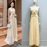 แม๊คซี่เดรสดีไซน์คอวี ตกแต่งอะไหล่ดอกไม้ผ้าด้านหน้า ตัวเดรสใช้เนื้อผ้าชิฟฟอนเกรดพรีเมี่ยมทั้งตัว อัดพลีททั้งตัว ดีไซน์กระโปรงยาว ใส่สบาย : สินค้าคุณภาพ (พร้อมส่ง)