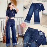 Set เสื้อครอปยีนส์คอปก ติดกระดุมเรียงด้านหน้า ชายเสื้อแต่งจั้มเข้ารูป มีเข็มกลัดแต่งช่วงอกให้ด้วยค่ะ แมทช์กับกางเกงยีนส์ขายาวทรงสวยเข้าชุด แต่งพับปลายขา ใส่สบาย : สินค้าคุณภาพ (พร้อมส่ง)