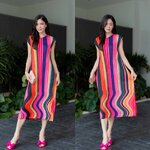 เดรสพลีทคอกลม ทรงไหล่ล้ำ แพทเทิร์นดีมว้ากกก 🌀🌀 พิมพ์ลายทางลง ให้ดูสูงเพรียว ทรงสวยเกร๋ ใส่สบาย : สินค้าคุณภาพ (พร้อมส่ง)