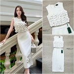 Set 2 ชิ้น เสื้อแขนกุดตกแต่งดอกไม้สามมิติแน่นช่วงอกอย่างประณีตเพิ่มความหวานละมุนตา มากับกระโปรงสอบยาว ตกแต่งดอกไม้ช่วงปลายกระโปรงรับกันอย่างลงตัว ใส่สบาย : สินค้าคุณภาพ (พร้อมส่ง)