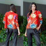 เสื้อคอจีน พิมพ์ลายดอกไม้สวยๆ เพิ่มดีเทลความเริ่ด 🍂🌻🌸🌷 ด้วยแพตเทิร์น แขนยาว พิมพ์ลายรอบตัว และช่วงแขน สีสดใส เริ่ดๆ งานอัดพลีทแน่น ใส่สบาย : สินค้าคุณภาพ (พร้อมส่ง)