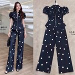 ชุดเสื้อทรงคอปกแขนตุ๊กตาซิปหน้า ช่วงอกตีเกล็ดหน้าชายเสื้อเย็บเข้าทรงเข้ารูปซิป2หัวรูดจากข้างบนหรือข้างล่างก็ได้ค่ะมาพร้อมกางเกงขายาวทรงสวยเนื้อผ้าสูทอัดกาว ใส่สบาย : สินค้าคุณภาพ (พร้อมส่ง)