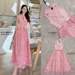 เดรสเจ้าหญิงสวยหรูดูแพงทรงช่วงเสื้อเป็นทรงสูทคอปกแขนกุดติดกระดุมแป๊กใส่ด้านในซิปหลังเอวเข้ารูปกระโปรงลูกไม้เนื้อดียาวจับจีบหน้ามีซับใน ใส่สบาย : สินค้าคุณภาพ (พร้อมส่ง)