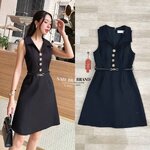 เดรสสูทแขนกุดคอปก สีดำ ผ้าหนาเกรดดี แต่งกระดุมหน้าไข่มุก ชุดมีซับในและเสริมฟองน้ำ งานสวมซิบหลัง มาพร้อมกับเข็มขัดหนังสีด ใส่สบาย : สินค้าคุณภาพ (พร้อมส่ง)