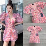 มินิเดรสดอก 3D สีคัลเลอร์ฟูลสดใสมาก แต่งโบว์เป็นสายสีเงินวิ้งๆมีความกลิตเตอร์ที่เหนือ หน้าอก แต่งกระดุมใสด้านหน้า สินค้าคุณภาพ (พร้อมส่ง)