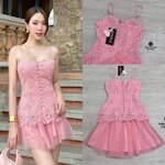 เซต2ชิ้น เสื้อสายเดี่ยวกระดุมหน้าเรียงยาว อกเสริมฟองน้ำ ปลายชายเสื้อแต่งบานออกเล็กน้อย งานเนื้อผ้าลูกไม้สีชมพู แน่นๆ มีชับในอย่างดี แมทซ์กับกระโปรงสั้น ใส่สบาย : สินค้าคุณภาพ (พร้อมส่ง)