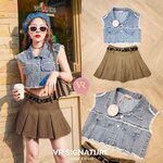 Set เสื้อครอปยีนส์แขนกุด ติดกระดุมเรียงด้านหน้า แต่งกระเป๋าช่วงอก แต่งชายรุ่ยขอบเสื้อแมทช์กับกระโปรงสั้น จับจีบรอบตัว ด้านในมีกางเกง เนื้อผ้าหนาเป็นทรงสวย มีเข็มขัดเข้าชุด ใส่สบาย : สินค้าคุณภาพ (พร้อมส่ง)