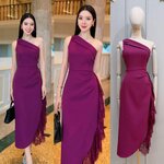 เดรสดีไซน์ไหล่เฉียง ช ตัวเดรส ใช้เนื้อผ้าเกรดพรีเมี่ยมทั้งตัว ดีไซน์กระโปรงทรง สอบตกแต่งระบายด้วยผ้าลูกไม้ไล่ระดับด้านข้าง งานมีซับใน ซิปหลัง ใส่สบาย : สินค้าคุณภาพ (พร้อมส่ง)