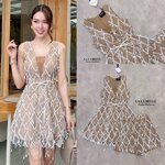 เซต3ชิ้น มินิเดรสคอวีแขนกุดช่วงคอวีมีผ้าตาข่ายซีทูเพิ่มความเซกซี่เล็กๆเอวเข้ารูปเข้าทรงมาพร้อมเข็มกลัดโบว์ติดทำให้ชุดดูมีดีเทลและมาพร้อมกางเกงขาสั้น ใส่สบาย : สินค้าคุณภาพ (พร้อมส่ง)