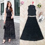 Set เสื้อแขนกุดปกสูทกับกระโปรงยาว ตัวเสื้อผ้าเรียบ สีพื้น อกมีกระดุมเพชร กระดุมหน้า กระโปรงเนื้อผ้าลูกไม้ป๊อบอัพ เอวสูง ซิปหลัง ใส่สบาย : สินค้าคุณภาพ (พร้อมส่ง)