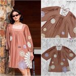 Dress เดรสแขนยาวแสนสวย งานถักดอกไม้แล้วมาเย็บปักลงบนชุด ใส่สบาย : สินค้าคุณภาพ (พร้อมส่ง)