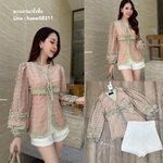 setผ้าลินินนุ่มมีเท็กเจอร์ในผ้า คอวีสีตัดคอบระบาย แขนยาวตกแต่งดอกไม้เรียงช่วงแขน ผูกโบว์หน้าจริง /มีตะขออีก ใส่คู่ขาสั้นเอวสูง ผ้าย่นแบบมีเลเยอร์ชั้นๆ ซิปหลัง ใส่สบาย : สินค้าคุณภาพ (พร้อมส่ง)