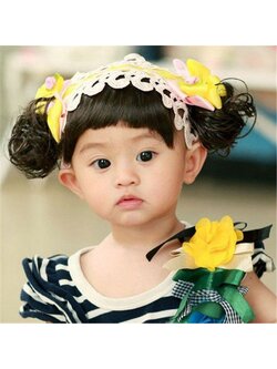 ผ้าคาดผมเด็กเล็ก ลายโบว์สีเหลือง มีผมปลอมหน้าม้าและปอยผมข้าง