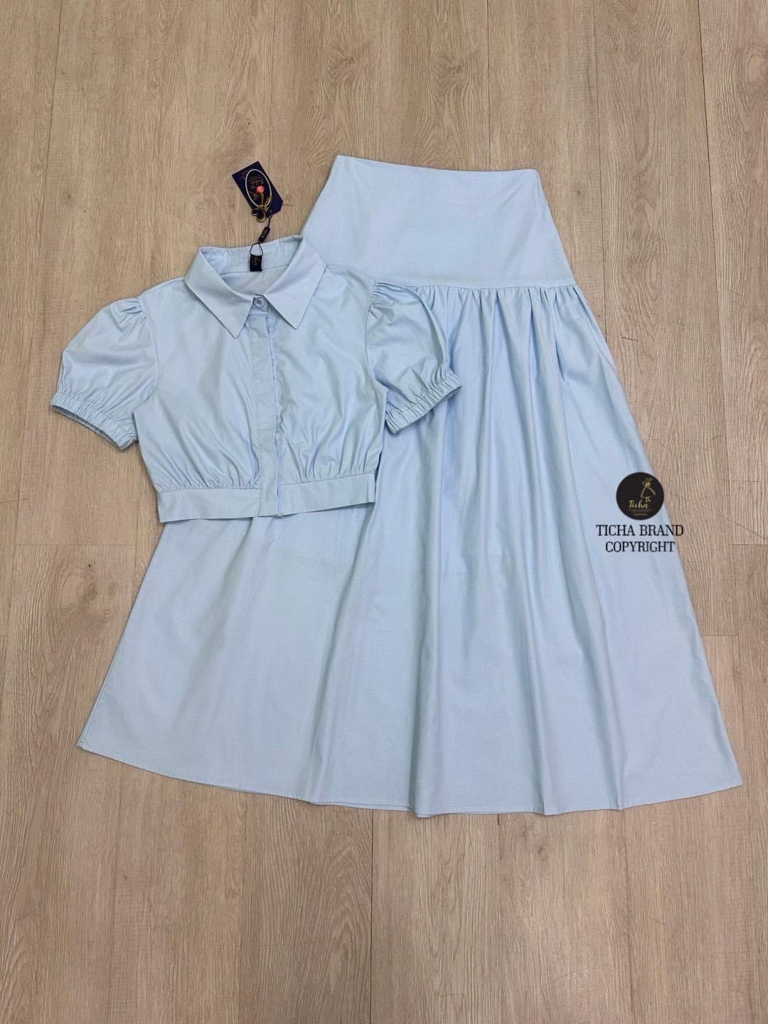 เซ็ต 2 ชิ้น สีฟ้า เสื้อครอปคอปกแขนตุ๊าน่ารัก มีกระดุมซ้อนด้านหน้าใช้งานได้จริง ทรงสวย มาพร้อมกับกระโปรงทรงย้วย ใส่สบาย : สินค้าคุณภาพ (พร้อมส่ง)