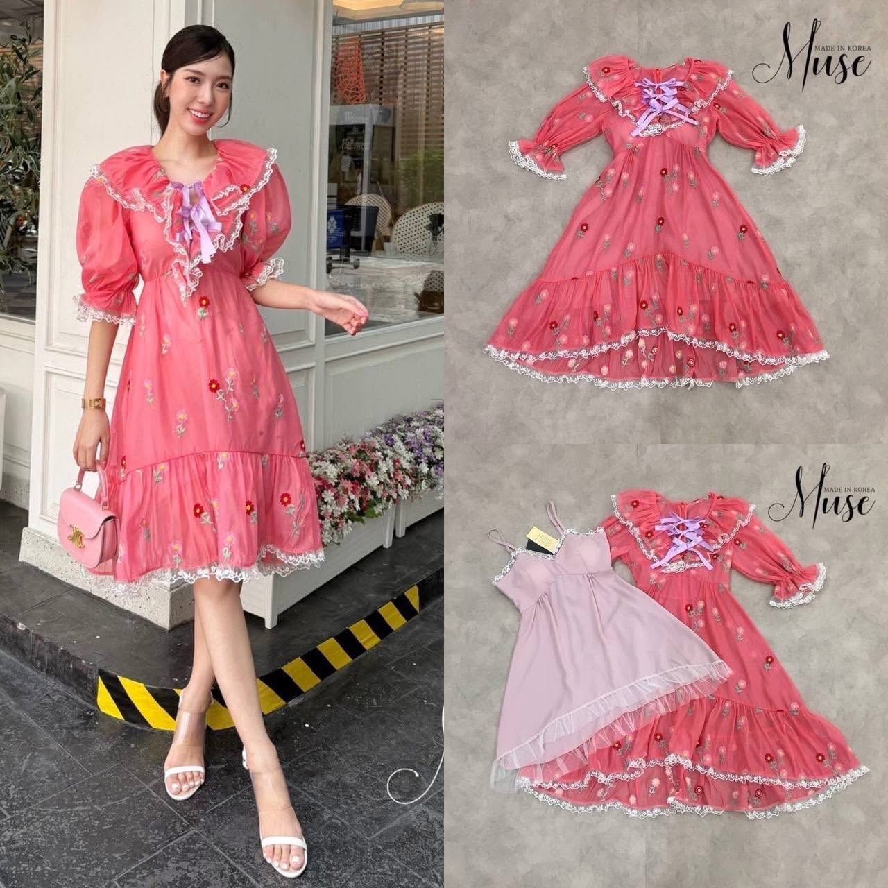 เดรสงานปักดอกปักไม้แขนตุ๊กตา ช่วงคอแต่งระบาย เพิ่มความโดนเด่นด้วยการแต่งโบว์ช่วงอก ช่วงขอบแต่งระบายผ้าลูกไม้สีขาว มาพร้อมเดรสสายเดี่ยวซับใน ใส่สบาย : สินค้าคุณภาพ (พร้อมส่ง)