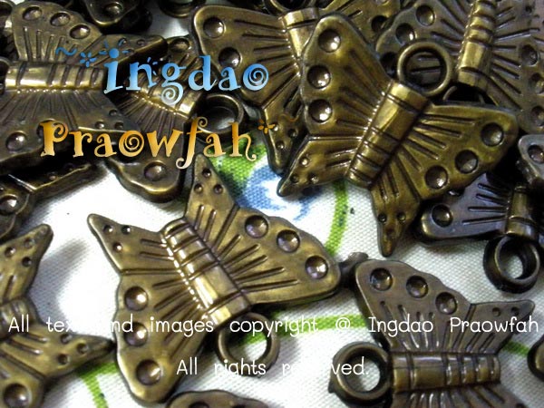BS1612 จี้ผีเสื้อสีทองเหลืองรมดำ ขนาด 2.3 ซม (10 กรัม 12 ชิ้น)