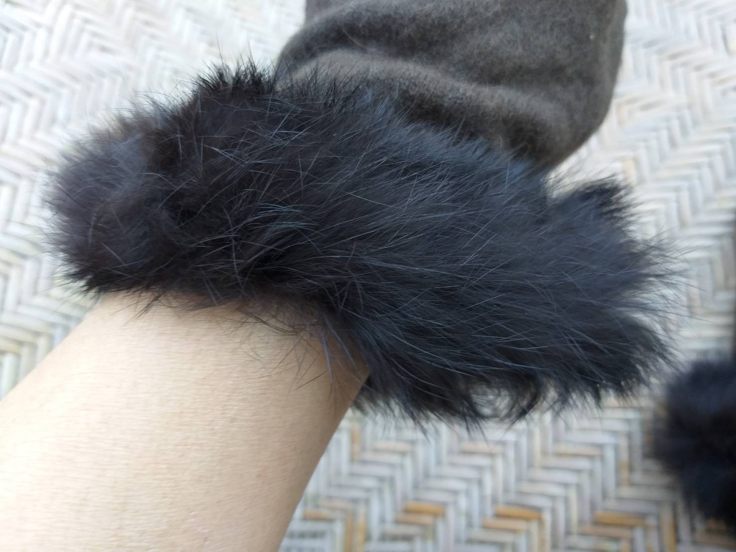 ถุงมือขนสัตว์ แต่งเฟอร์กระต่ายแท้ (ของใหม่)