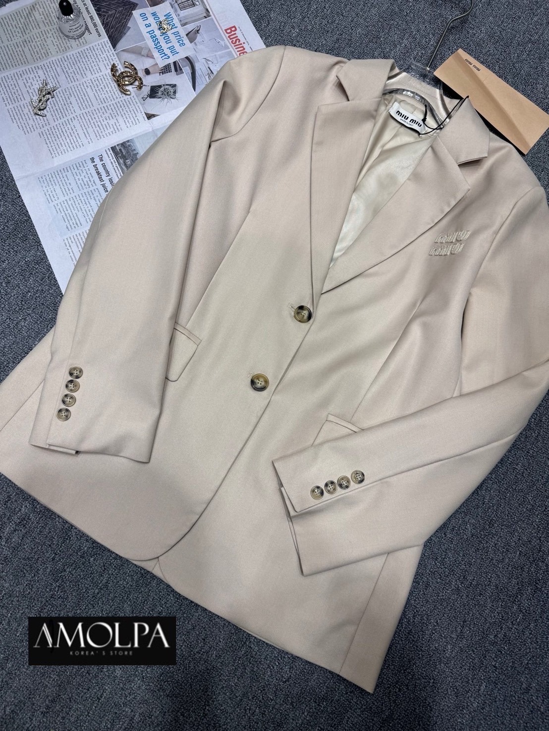 สูท MIU MIU งาน hiend. สวยหรู งานดีมากกก ผ้าอย่างหนัก มีซับในในตัว งานเนี๊ยบ *** งานการันตรี คุณภาพดีสุดๆคะ ใส่สบาย : สินค้าคุณภาพ (พร้อมส่ง)