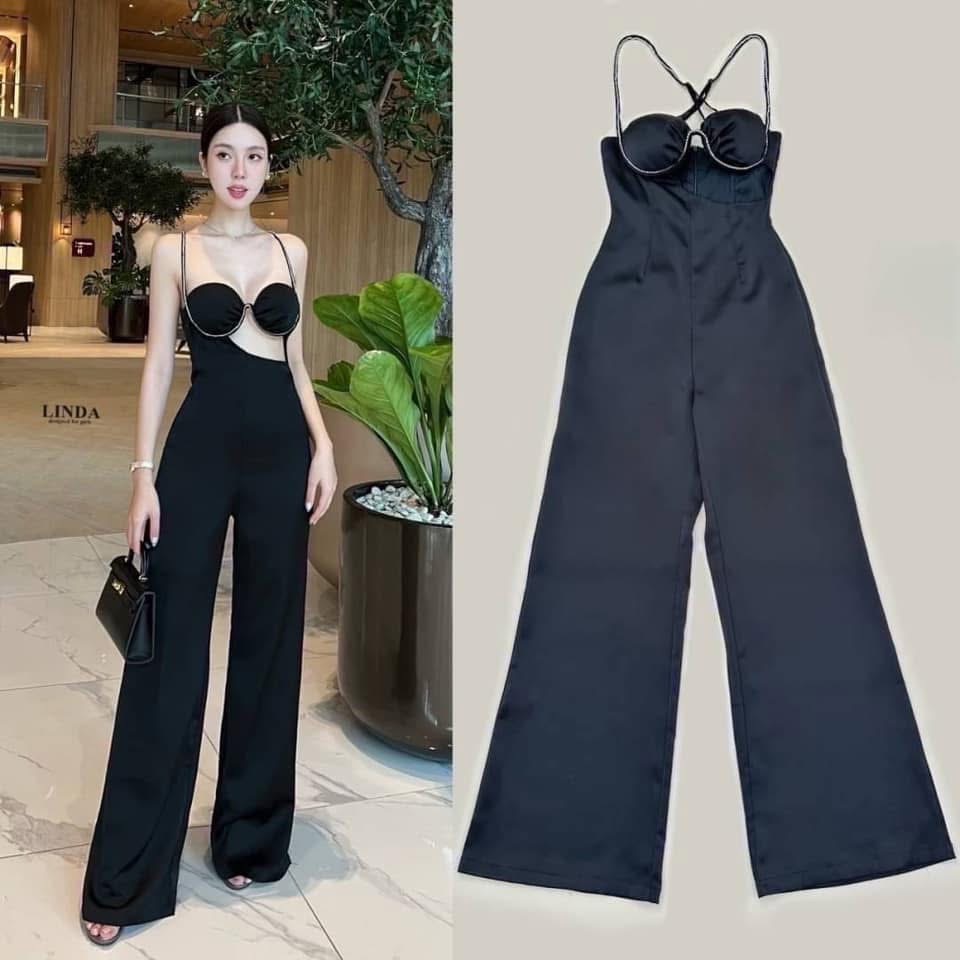 จั๊มสูทขายาว ผ้าซุปเปอร์ซาติน มี 2 สี สีแดงและสีดำ พริ้วสวย สยาย เงางาม ตรงช่วงอก และตรงสาย แต่งด้วยเพชร ใส่สบาย : สินค้าคุณภาพ (พร้อมส่ง)