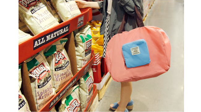 กระเป๋าช้อปปิ้งพับเก็บได้ ผ้าหนา สีสันสดใส ผลิตจากโพลีเอสเตอร์กันน้ำ คุ้มค่า (Foldable Duffle Bag for Travel)