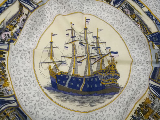 ผ้าเช็ดหน้าผืนใหญ่ ลายสวยค่ะ