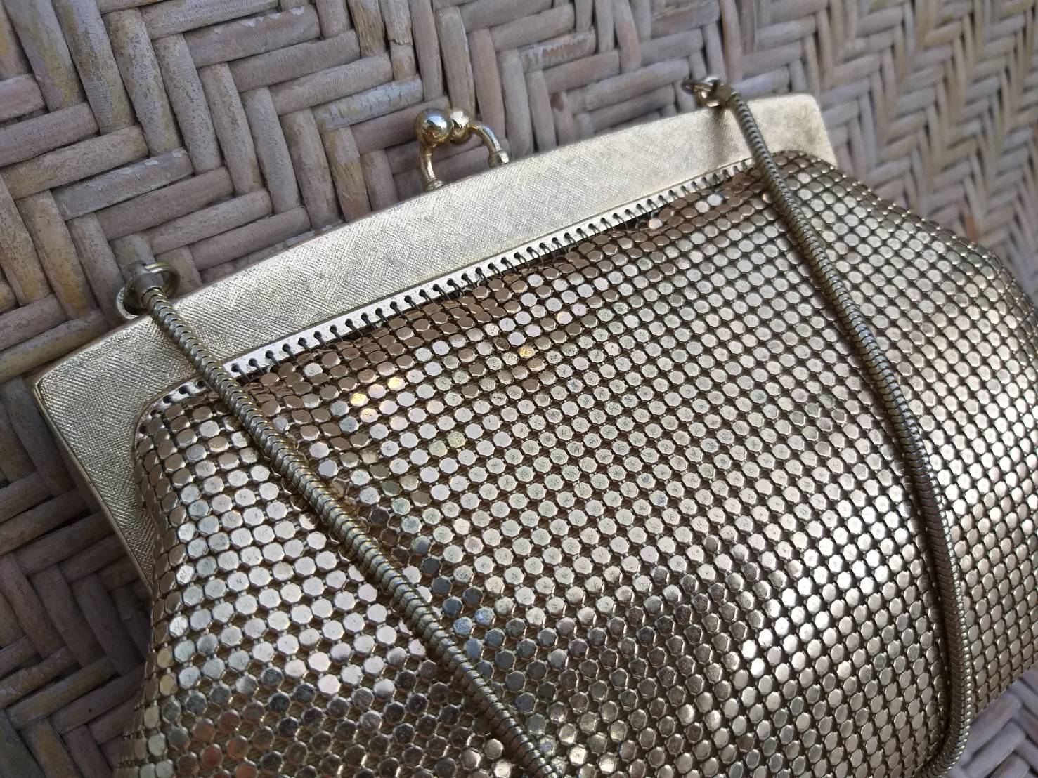 กระเป๋าหรูออกงาน เกล็ดโลหะทอง สวยมากกกก