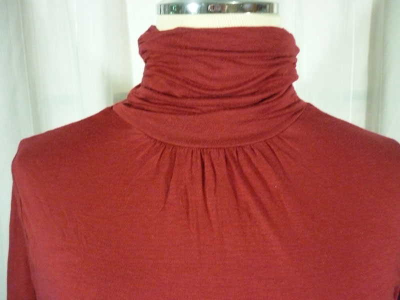 เสื้อฮีทเทคหญิง สีแดง TOPVALU Sz M
