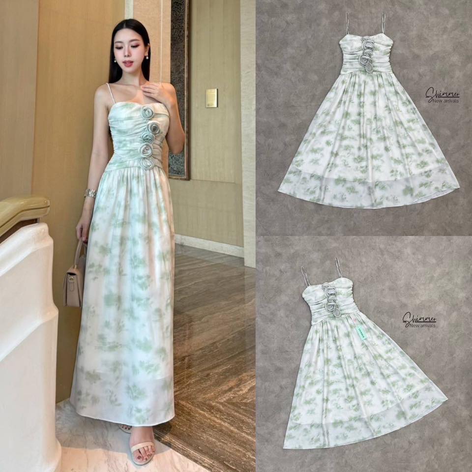 แม็กซี่เดรสสายเดี่ยวแต่งดอกไม้ เนื้อผ้าพริ้วมีน้ำหนักทิ้งตัว ใส่สบาย : สินค้าคุณภาพ (พร้อมส่ง)