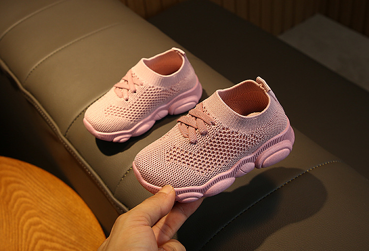 รองเท้าเด็กชายหญิง วัย 1-6 ปี ผ้าตาข่ายยืดหยุ่น ระบายอากาศดี สวมใส่เบาสบายไม่ร้อน