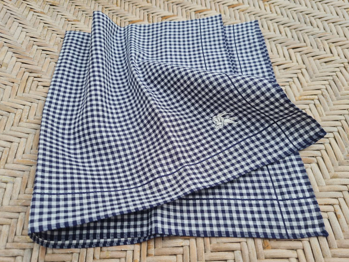 ผ้าเช็ดหน้าแบรนด์เนม BURBERRY