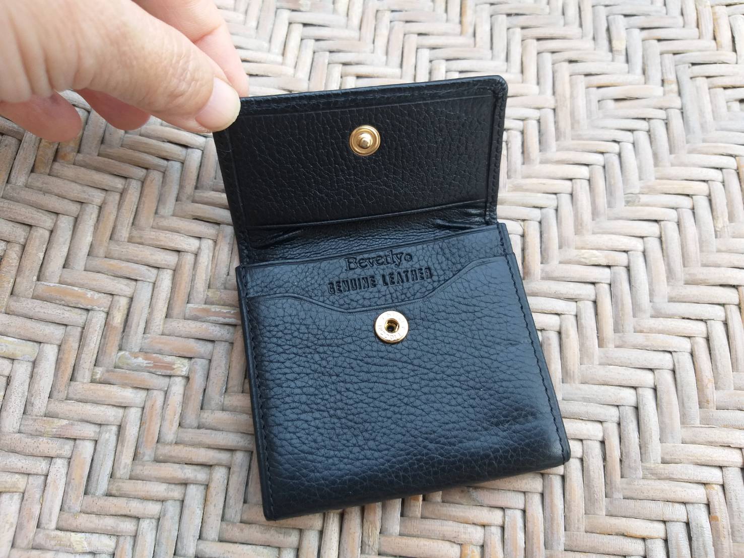 กระเป๋าหนังแท้ ใบน้อยๆ น่ารัก (ของใหม่)