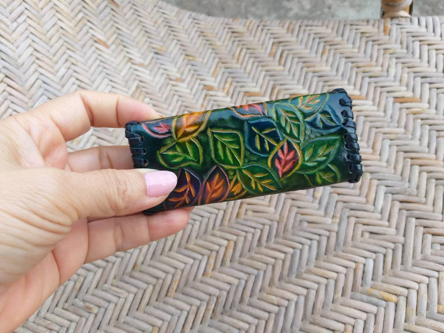 กระเป๋าพวงกุญแจหนังปั๊มลาย สวยมาก (ของใหม่)