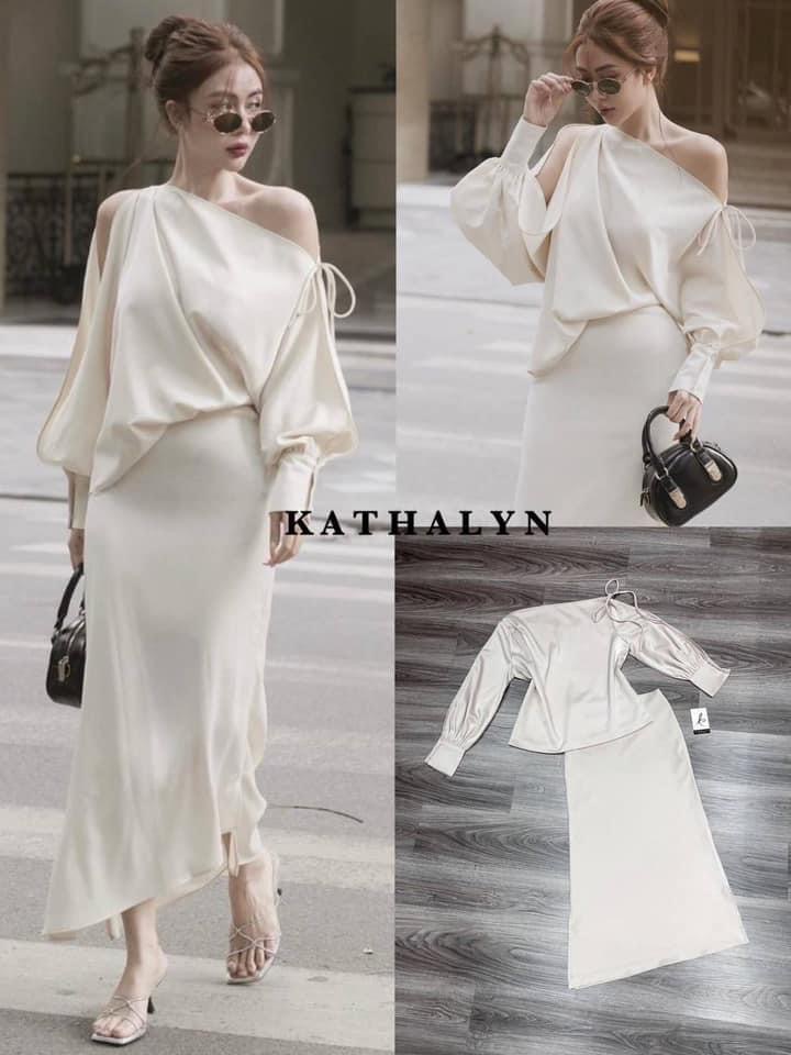 Set เสื้อแขนยาวดีไซน์ปาดไหล่ตกหนึ่งข้างแต่งผูกโบว์เก๋ๆ แขนผ่าตรงกลางทั้งสองข้าง ทรงoversize ใส่แบบปล่อยๆ +กระโปรงยาวปลายกระโปรงแต่งทรงเฉียง ใส่สบาย : สินค้าคุณภาพ (พร้อมส่ง)