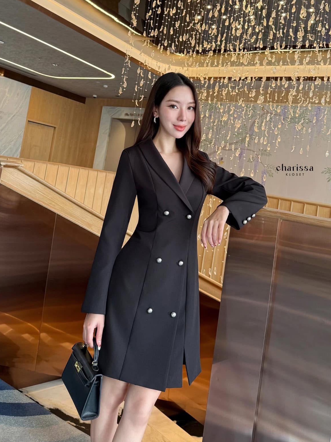 เดรสสูทอีกรุ่นที่แนะนำมาก ใส่ออกมาสวยเรียบหรูมากค่ะ เนื้อผ้าดี มีซับในทั้งชุด ใส่สบาย : สินค้าคุณภาพ (พร้อมส่ง)