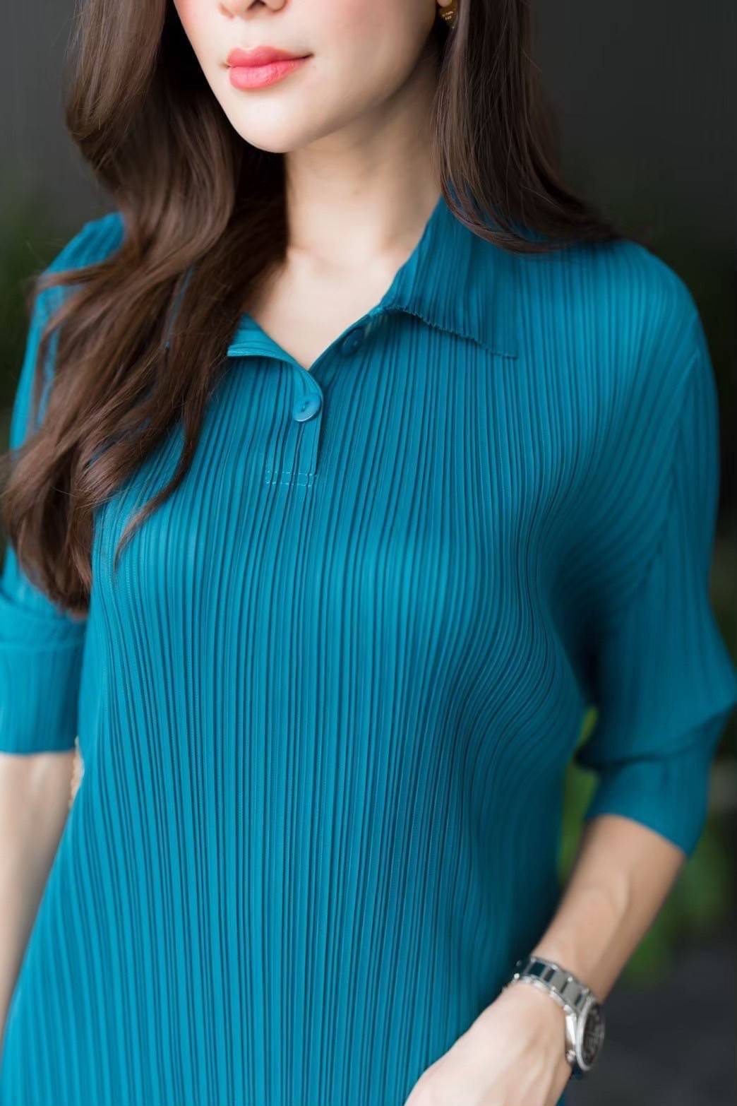 เดรสอัดพลีท คอปก 😙😘 แต่งกระดุมตรง คอ เกร๋กรุบ แขน 4 ส่วนพอสวยงาม ขอบอกว่า 💫💫แพทเทิร์นตัวนี้ เรียบ แต่หรูมากจริงๆคร้าาา ใส่สบาย : สินค้าคุณภาพ (พร้อมส่ง)