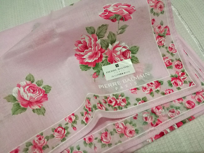 ผ้าเช็ดหน้าแบรนด์เนม Pierre Balmain หวานมาก