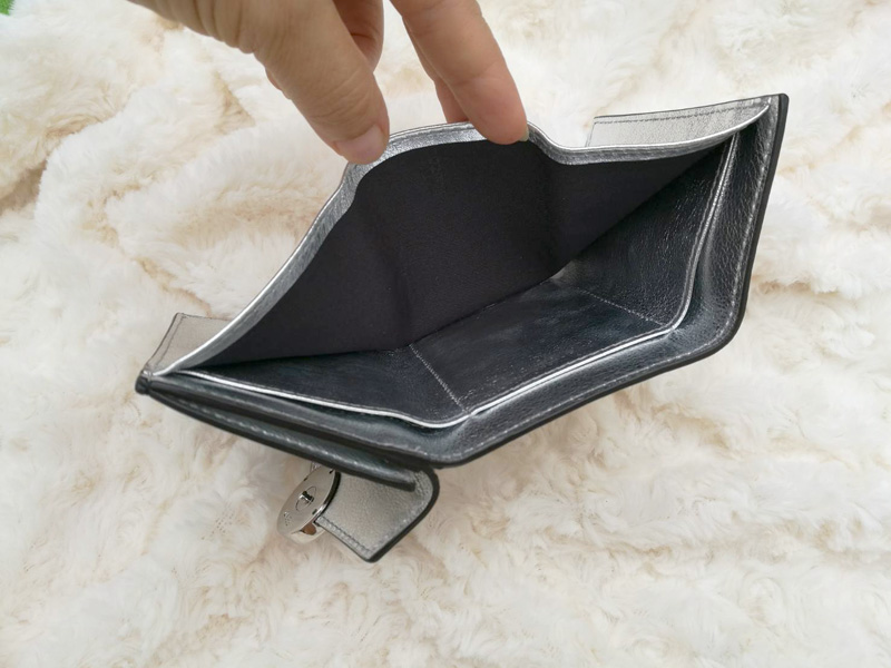 กระเป๋าสตางค์ FENDI MICRO F IS FENDI TRIFOLD WALLET