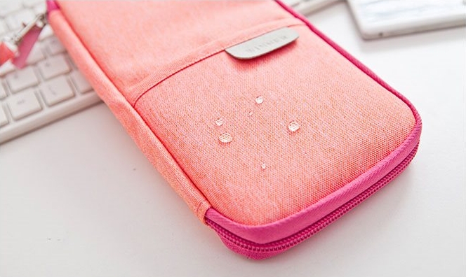 กระเป๋าใส่พาสปอร์ต กระเป๋าใส่หนังสือเดินทาง เอกสารสำคัญ มีสายคล้องมือ พกพาสะดวก ผลิตจากโพลีเอสเตอร์ กันน้ำ คุณภาพดี