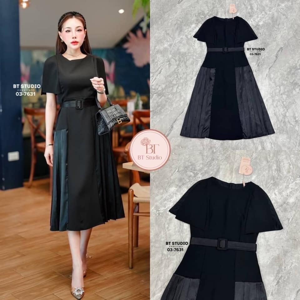 เดรสคลุมเข่า แขนสั้นปิดต้นแขนผ่ากลางแขน กระโปรงบานออกด้านข้างชายกระโปรงแต่งจับจีบด้วยผ้ามันทั้งสองข้าง มาพร้อมเข็มขัดเส้นเล็กคาดกลางตัวจ้า ใส่สบาย : สินค้าคุณภาพ (พร้อมส่ง)