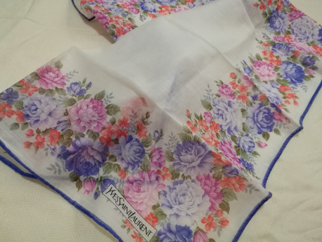 ผ้าเช็ดหน้า YVES SAINT LAURENT สีสวย
