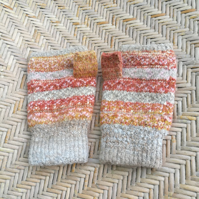 ถุงมือครึ่งท่อน ไหมพรมหนา 2 ชั้น อุ่นมาก