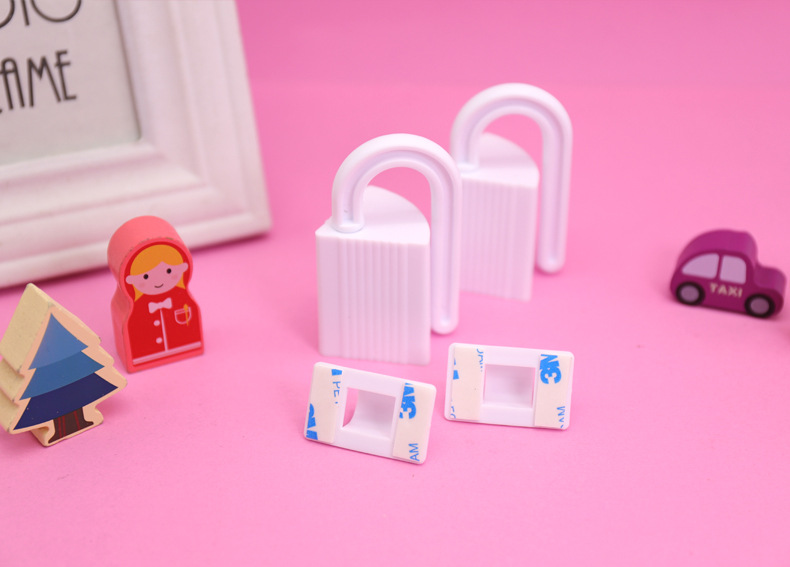 ที่กันประตูปิด ที่กั๊นประตู ป้องกันเด็ก รุ่นแขวนที่บานพับ พร้อมที่แขวนเก็บ