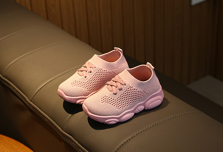 รองเท้าเด็กชายหญิง วัย 1-6 ปี ผ้าตาข่ายยืดหยุ่น ระบายอากาศดี สวมใส่เบาสบายไม่ร้อน