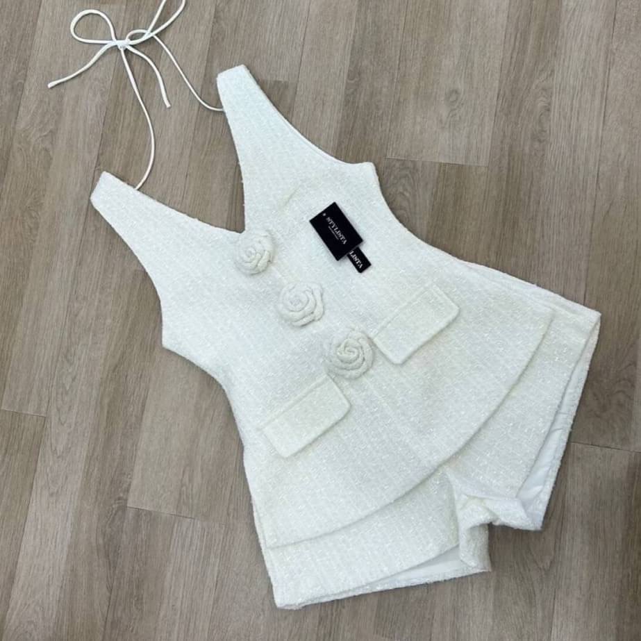 เซตเสื้อผ้าทวิต แขนกุด ทรงพอดีตัว เเต่งดอกไม้ด้านหน้า มาพร้อมกางเกงขาสั้นเข้าชุด ใส่สวยเรียบหรูดูดีมากๆ ใส่สวยมาก ใส่สบาย : สินค้าคุณภาพ (พร้อมส่ง)