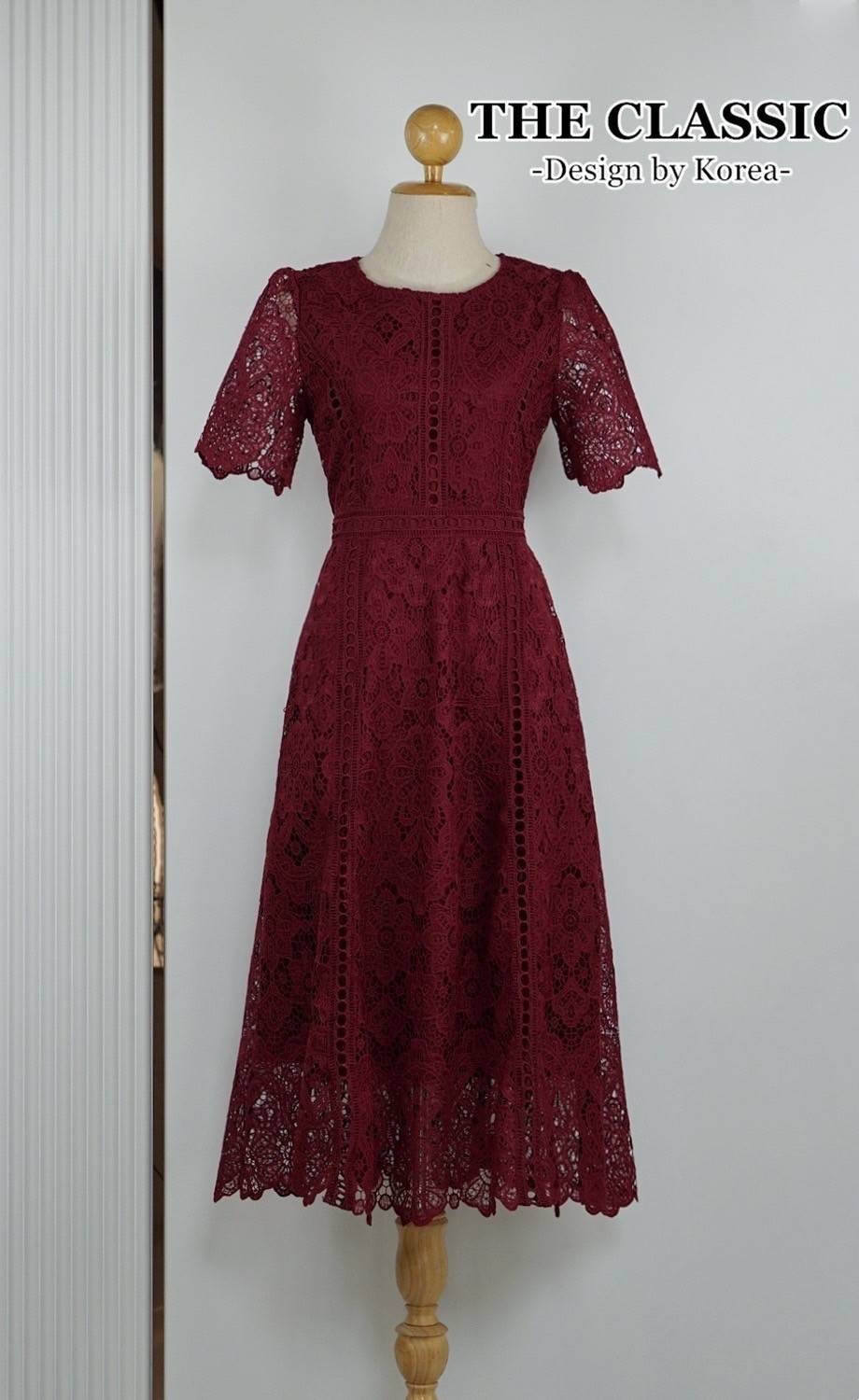 (ไซส์อก46) เดรสยาวลูกไม้ คอกลมใช้ผ้าลูกไม้เนื้อหนาอย่างดี ขึ้นลวดลายดอกไม้ ลายชัด ผ้าแน่นสวย ตัดต่อเพิ่มดีเทลแต่งด้วยลูกไม้ทรงกลมหลายจุด ใส่สบาย : สินค้าคุณภาพ (พร้อมส่ง)