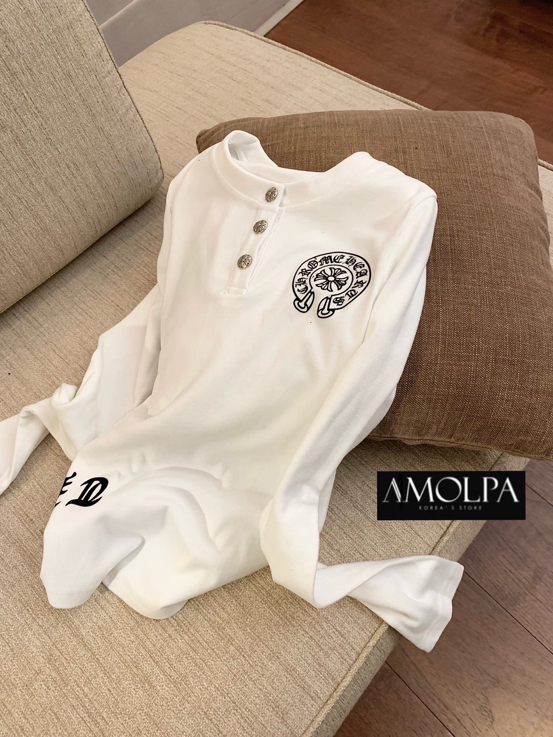 เสื้อแขนยาว CH ใหม่กระแทกช๊อปปปป งานสวยม๊ากกก ลายใหม่ สดใส งานน่ารักมาก ผ้าเด้ง. ใส่สบาย : สินค้าคุณภาพ (พร้อมส่ง)