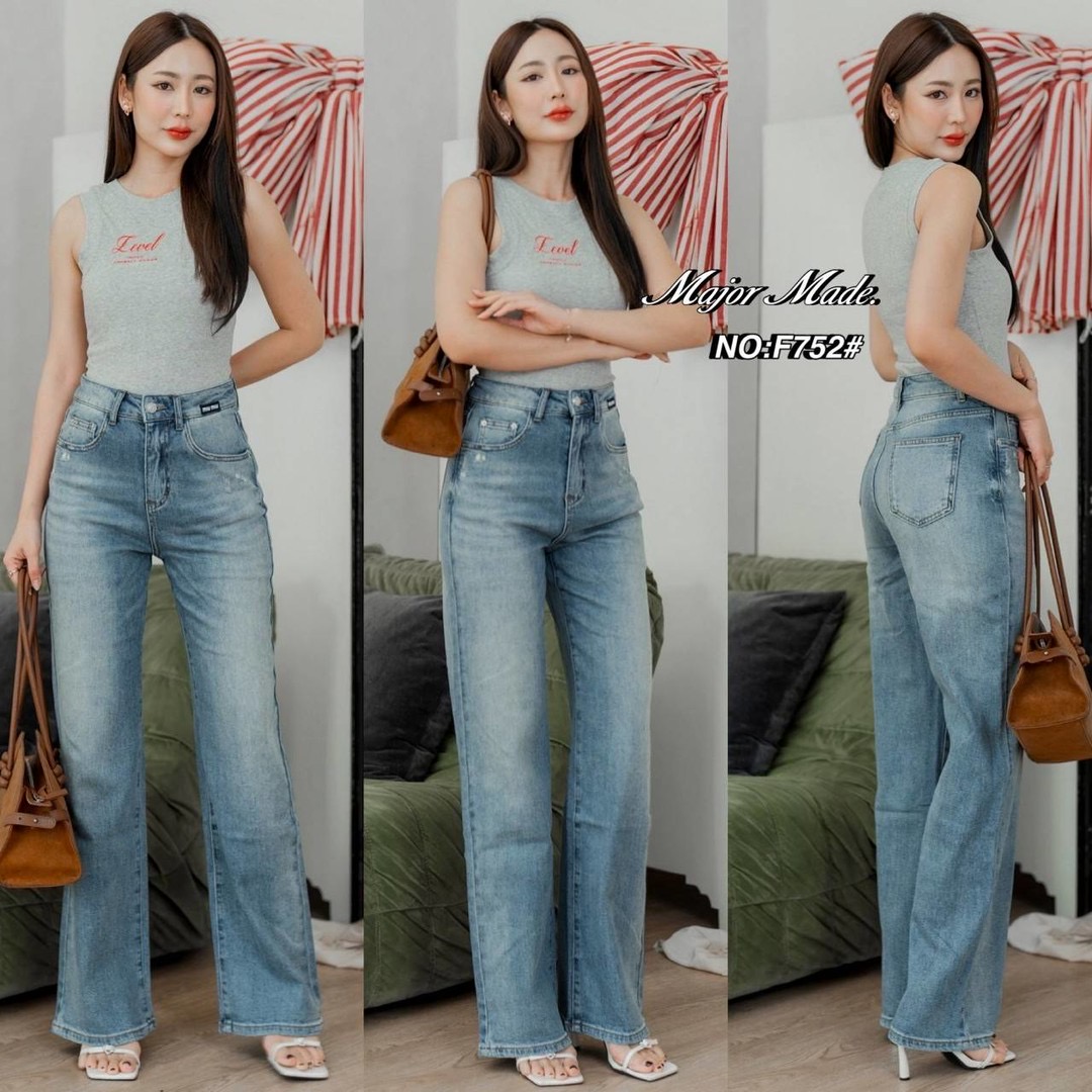 กางเกงยีนส์ขากระบอก ทรงเอวสูงงงง ขอบเอว ติดโลโก้ เก๋ไก๋มากๆ ใส่สบายสุดๆใส่แล้วดูเพรียวสูง ใส่สบาย : สินค้าคุณภาพ (พร้อมส่ง)